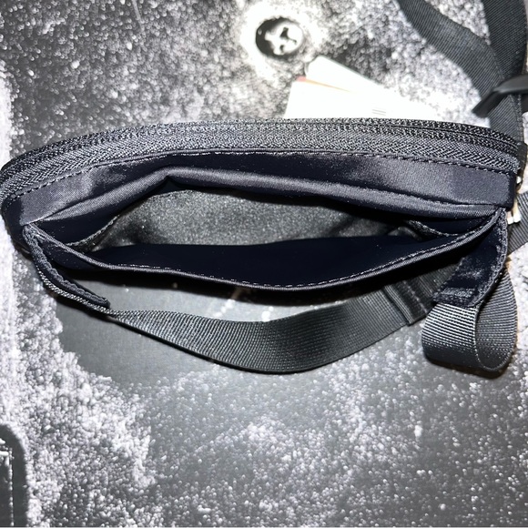 NWT Lululemon Belt Bag - Picture 4 of 9